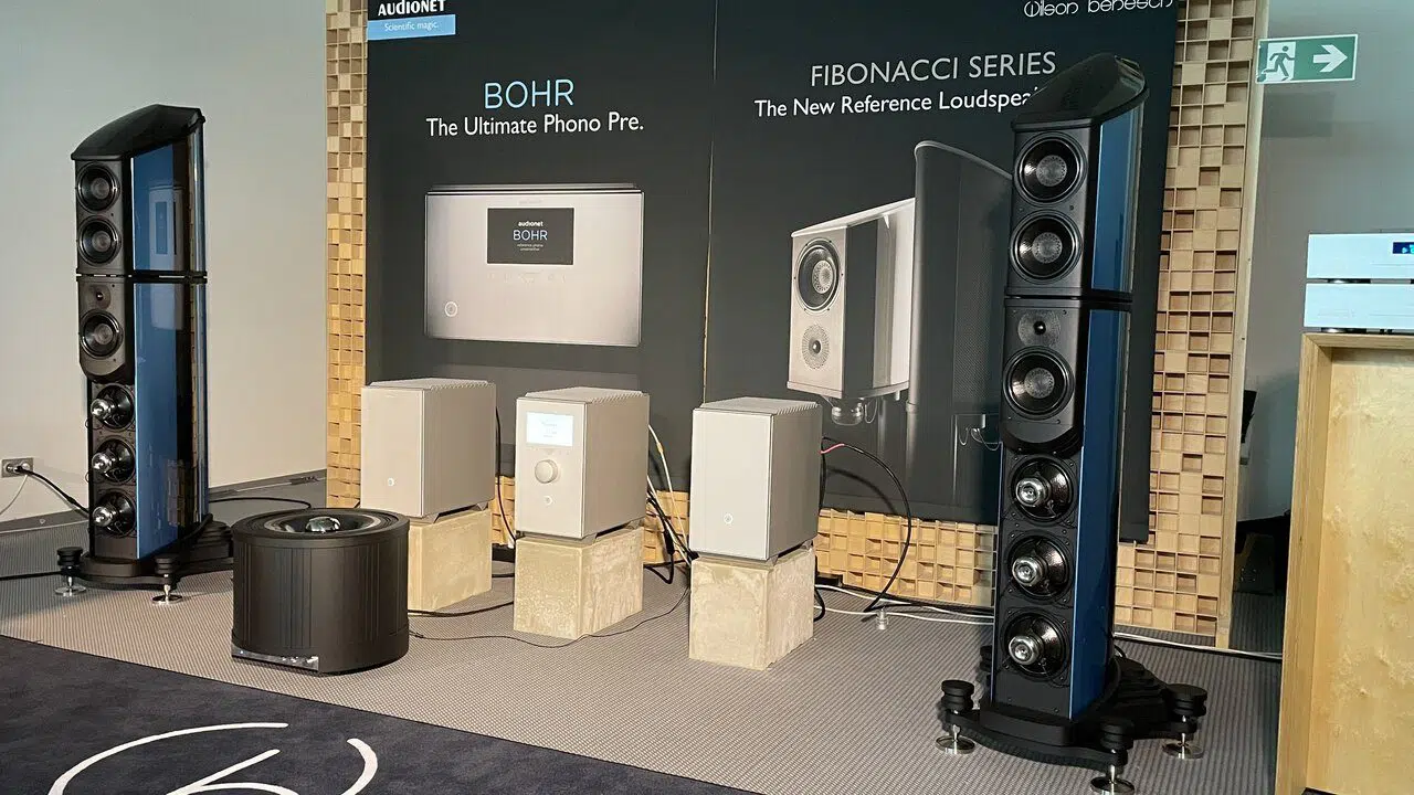 Wilson Benesch omnium bleue