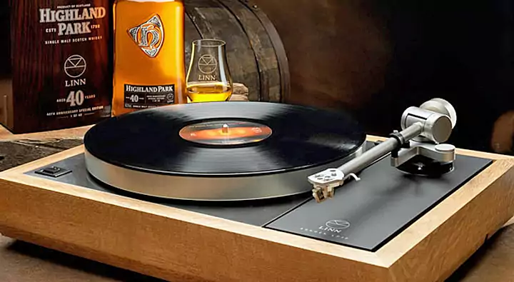 platine-audio-de-luxe-avec-futs-de-whisky linn