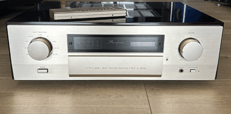 Accuphase C-2800 (VENDU)